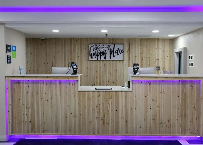 Hotel Surestay By Western East Rockford