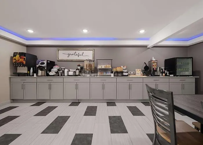 Hotel Surestay By Western East 2*