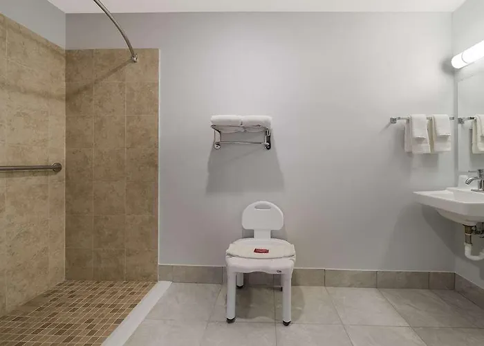 Hotel Surestay By Western East Rockford