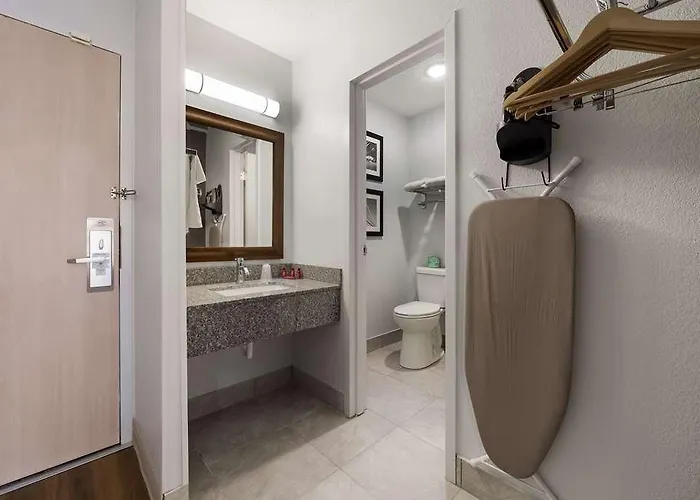 Hotel Surestay By Western East